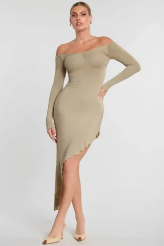Roxana Langarm-Maxikleid aus Modal-Kaschmir-Mischung mit schulterfreiem Ausschnitt in Taupe