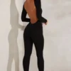 Rumer Jumpsuit mit hohem Kragen und offenem Rücken in Schwarz Rumer Jumpsuit mit hohem Kragen und offenem Rücken in Schwarz