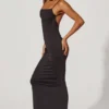 Ryatt gerafftes, figurbetontes Maxikleid in Schwarz