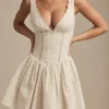 Sabina A-Linien-Minikleid mit Broderie-Anglaise-Verzierung und Schleife in Elfenbein