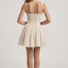 Sabina A-Linien-Minikleid mit Broderie-Anglaise-Verzierung und Schleife in Elfenbein