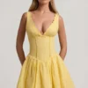 Sabina A-Linien-Minikleid mit Broderie-Anglaise-Verzierung und Schleife in Pastellgelb Sabina A-Linien-Minikleid mit Broderie-Anglaise-Verzierung und Schleife in Pastellgelb