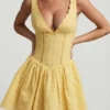 Sabina A-Linien-Minikleid mit Broderie-Anglaise-Verzierung und Schleife in Pastellgelb Sabina A-Linien-Minikleid mit Broderie-Anglaise-Verzierung und Schleife in Pastellgelb
