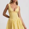 Sabina A-Linien-Minikleid mit Broderie-Anglaise-Verzierung und Schleife in Pastellgelb Sabina A-Linien-Minikleid mit Broderie-Anglaise-Verzierung und Schleife in Pastellgelb