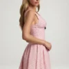 Sabina A-Linien-Minikleid mit Schleifendetail in rosa Polka-Dots Sabina A-Linien-Minikleid mit Schleifendetail in rosa Polka-Dots