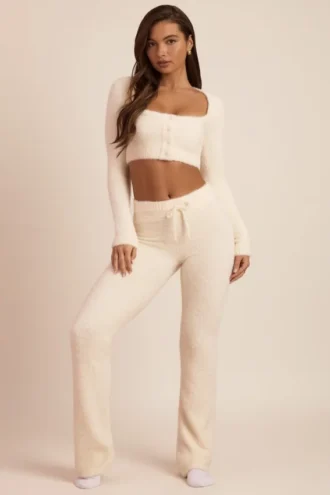 Safia Flauschige Strickhose mit weitem Bein in Elfenbein