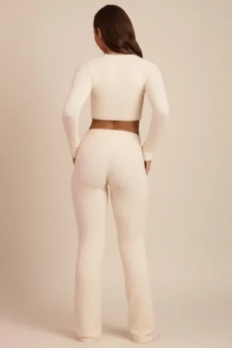 Safia Flauschige Strickhose mit weitem Bein in Elfenbein