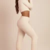 Safia Flauschige Strickhose mit weitem Bein in Elfenbein Safia Flauschige Strickhose mit weitem Bein in Elfenbein