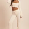 Safia Flauschige Strickhose mit weitem Bein in Elfenbein Safia Flauschige Strickhose mit weitem Bein in Elfenbein
