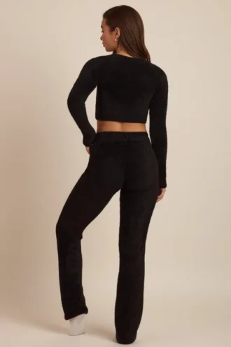 Safia – Weite Hose aus flauschigem Strick in Schwarz