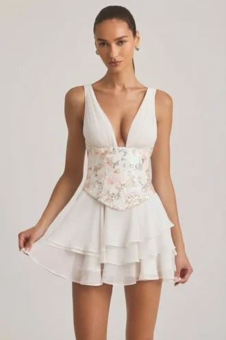 Sakura-Minikleid mit Rüschen und Verzierungen in Elfenbein