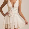 Sakura-Minikleid mit Rüschen und Verzierungen in Elfenbein