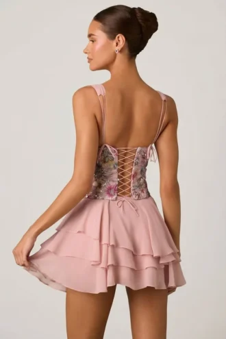 Sakura-Minikleid mit Rüschen und Verzierungen in Floral Pink