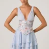 Sakura Minikleid mit Rüschenverzierung in Blumenblau Sakura Minikleid mit Rüschenverzierung in Blumenblau