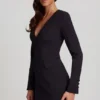 Samantae Strukturiertes Einreiher-Blazer-Minikleid in Schwarz Samantae Strukturiertes Einreiher-Blazer-Minikleid in Schwarz