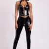 Samara Vinyl-Leggings mit hoher V-Taille in Schwarz Samara Vinyl-Leggings mit hoher V-Taille in Schwarz