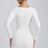 Sana Modal-Minikleid mit Rüschen und langen Ärmeln in Weiß Sana Modal-Minikleid mit Rüschen und langen Ärmeln in Weiß