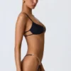 Sanibel Bikinioberteil mit Kettenverzierung und Cut-outs in Schwarz Sanibel Bikinioberteil mit Kettenverzierung und Cut-outs in Schwarz