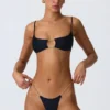 Sanibel Bikinioberteil mit Kettenverzierung und Cut-outs in Schwarz Sanibel Bikinioberteil mit Kettenverzierung und Cut-outs in Schwarz