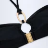 Savai Bikini-Oberteil mit Rüschen und Metallverzierung in Schwarz Savai Bikini-Oberteil mit Rüschen und Metallverzierung in Schwarz
