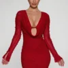 Schönes langärmeliges Minikleid mit tiefem Ausschnitt in Rot