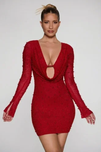 Schönes langärmeliges Minikleid mit tiefem Ausschnitt in Rot