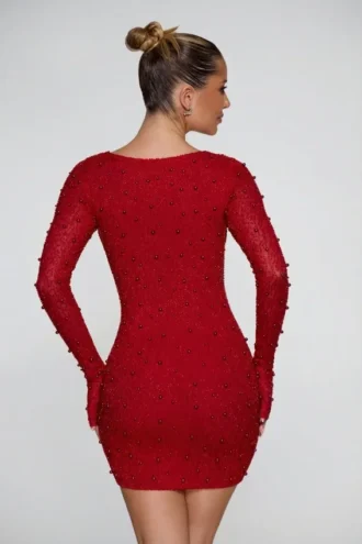 Schönes langärmeliges Minikleid mit tiefem Ausschnitt in Rot