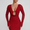 Schönes langärmeliges Minikleid mit tiefem Ausschnitt in Rot