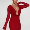 Schönes langärmeliges Minikleid mit tiefem Ausschnitt in Rot