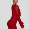 Schönes langärmeliges Minikleid mit tiefem Ausschnitt in Rot