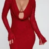 Schönes langärmeliges Minikleid mit tiefem Ausschnitt in Rot
