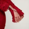 Schönes langärmeliges Minikleid mit tiefem Ausschnitt in Rot