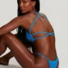 Seersucker-Bikinioberteil mit Trägern und U-Ausschnitt in Neonblau Seersucker-Bikinioberteil mit Trägern und U-Ausschnitt in Neonblau