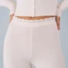 Selene Strick-Caprihose mit mittlerer Leibhöhe in Elfenbein Selene Strick-Caprihose mit mittlerer Leibhöhe in Elfenbein