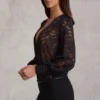 Serenya – Durchsichtiger, locker sitzender Playsuit mit tiefem Ausschnitt aus Spitze in Schwarz Serenya – Durchsichtiger, locker sitzender Playsuit mit tiefem Ausschnitt aus Spitze in Schwarz