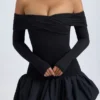Serra Modal-Minikleid mit schulterfreiem Ausschnitt und Bubble-Saum in Schwarz Serra Modal-Minikleid mit schulterfreiem Ausschnitt und Bubble-Saum in Schwarz