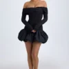 Serra Modal-Minikleid mit schulterfreiem Ausschnitt und Bubble-Saum in Schwarz Serra Modal-Minikleid mit schulterfreiem Ausschnitt und Bubble-Saum in Schwarz