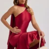 Shaya Asymmetrisches Midaxi-Kleid mit Schaldetail in True Red Shaya Asymmetrisches Midaxi-Kleid mit Schaldetail in True Red