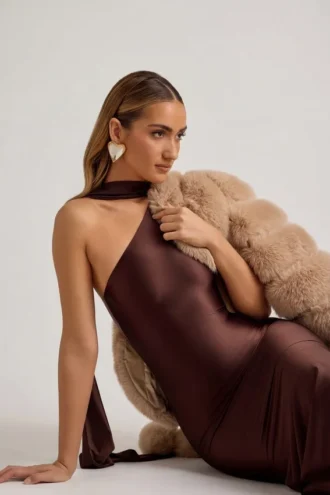 Shaya Midaxi-Kleid mit asymmetrischem Schaldetail in Schokoladenbraun