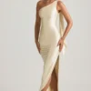 Sheril Asymmetrisches Maxikleid mit Schaldetail in Elfenbein