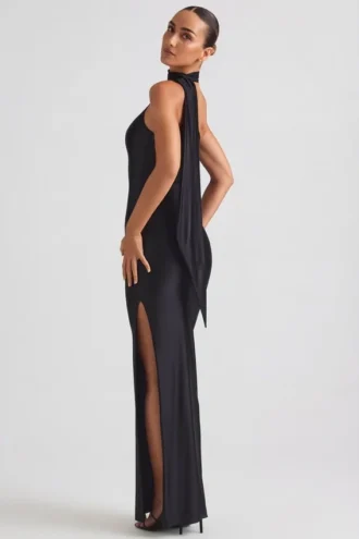 Sheril Asymmetrisches Maxikleid mit Schaldetail in Schwarz