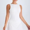 Shirin Minikleid mit drapiertem Rückenausschnitt in Weiß Shirin Minikleid mit drapiertem Rückenausschnitt in Weiß