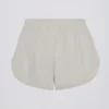 Shorts mit mittlerer Leibhöhe und Knopfdetail in Hellgrau Shorts mit mittlerer Leibhöhe und Knopfdetail in Hellgrau