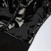 Siana Bodys aus glänzendem Vinyl mit tiefem Ausschnitt in Schwarz Siana Bodys aus glänzendem Vinyl mit tiefem Ausschnitt in Schwarz