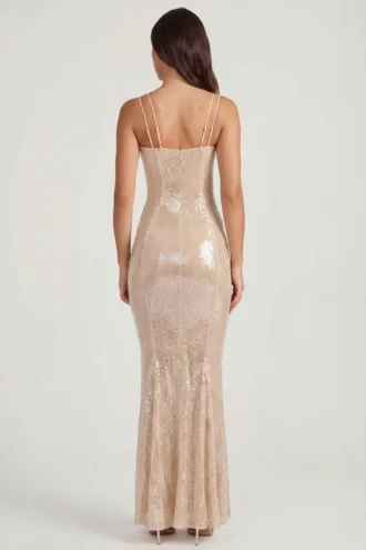 Sima – Verziertes Spitzenkleid mit quadratischem Ausschnitt in zartem Pfirsich