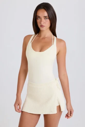 Skort aus geripptem Strick mit Bindeband in Creme