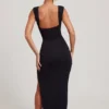 Sloane Maxikleid mit hohem Schlitz und tiefem Ausschnitt in Schwarz Sloane Maxikleid mit hohem Schlitz und tiefem Ausschnitt in Schwarz