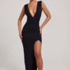 Sloane Maxikleid mit hohem Schlitz und tiefem Ausschnitt in Schwarz Sloane Maxikleid mit hohem Schlitz und tiefem Ausschnitt in Schwarz