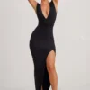 Sloane Maxikleid mit hohem Schlitz und tiefem Ausschnitt in Schwarz Sloane Maxikleid mit hohem Schlitz und tiefem Ausschnitt in Schwarz