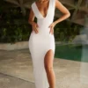 Sloane Maxikleid mit hohem Schlitz und tiefem Ausschnitt in Weiß Sloane Maxikleid mit hohem Schlitz und tiefem Ausschnitt in Weiß